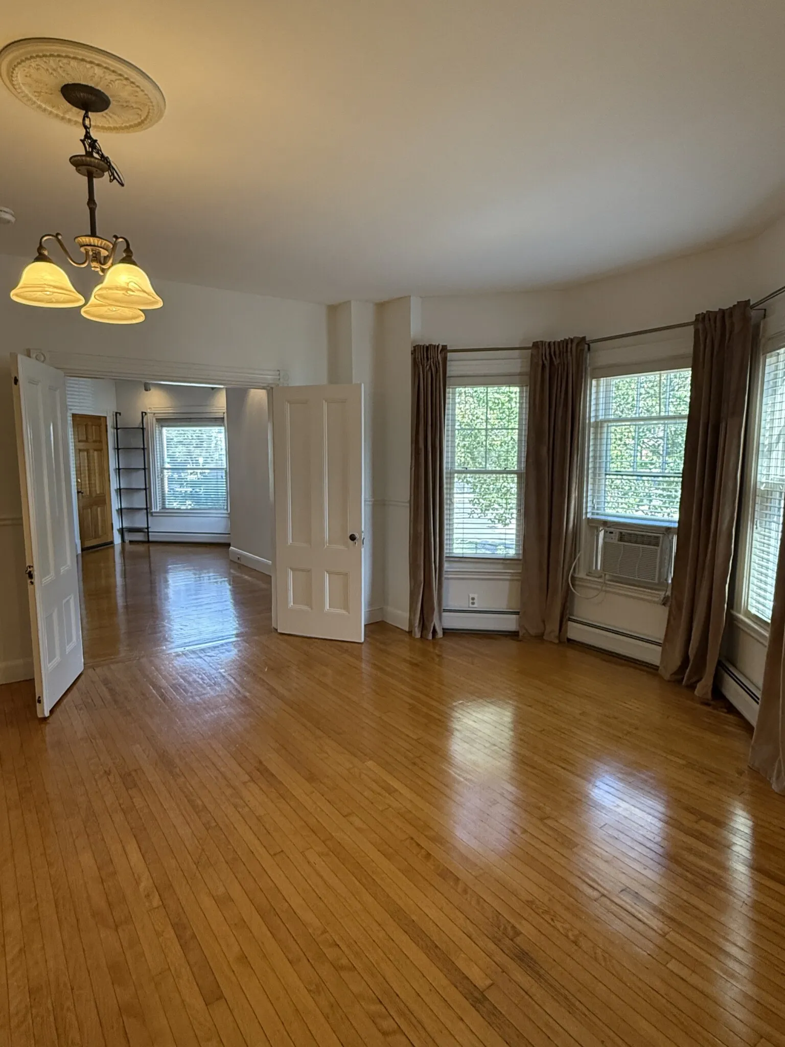 27 Holton St, West Somerville