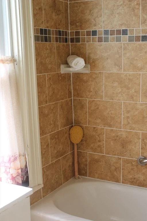 112 Cottage St, Franklin