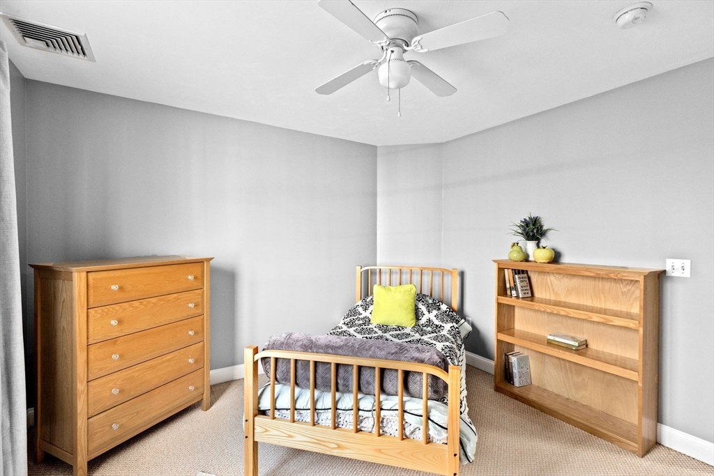 13 King Philip Way, East Freetown