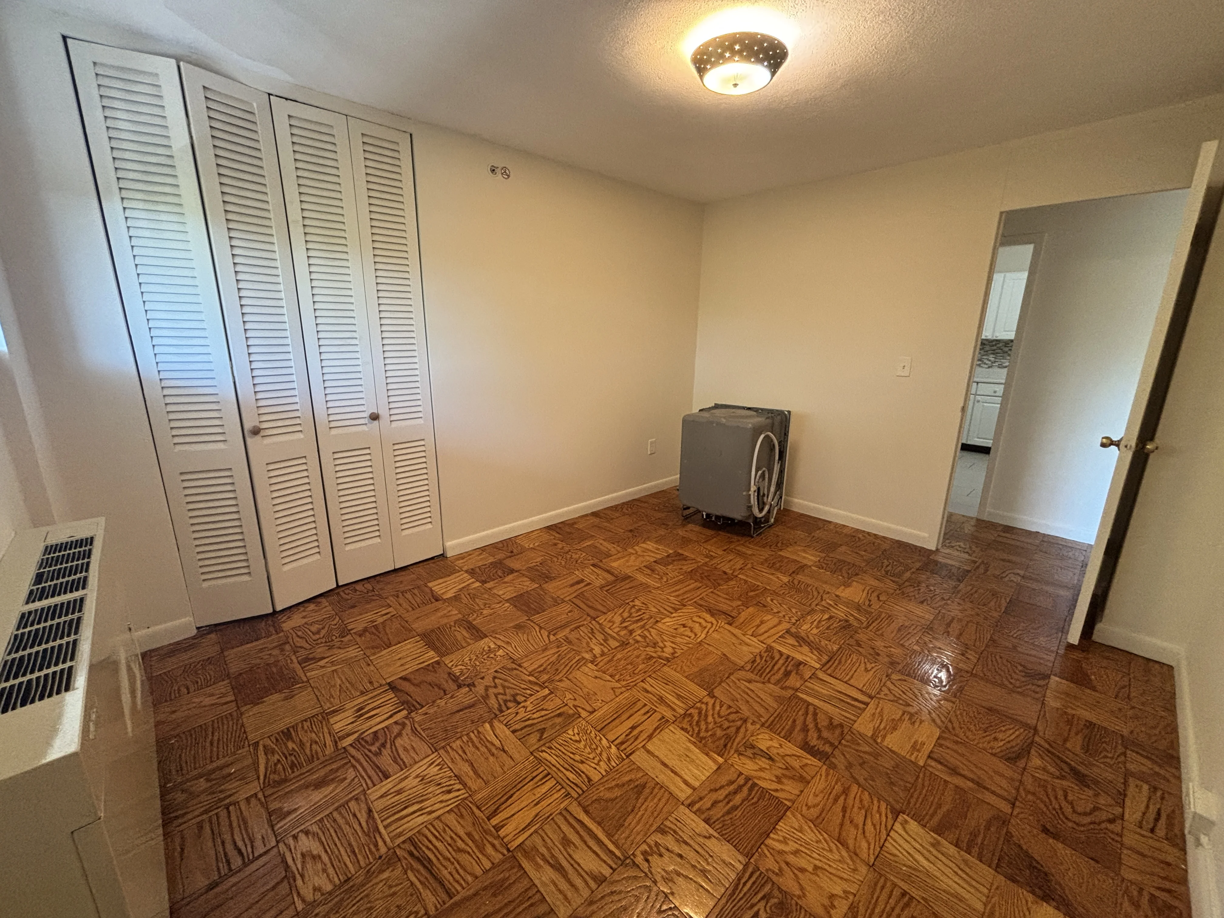 101 Monmouth St, Longwood