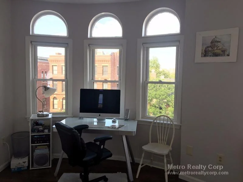 5 Davis Ave, Brookline Village