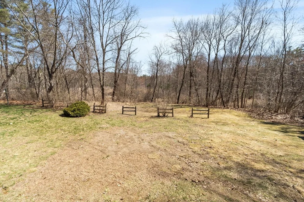 27 Pine St, Pepperell
