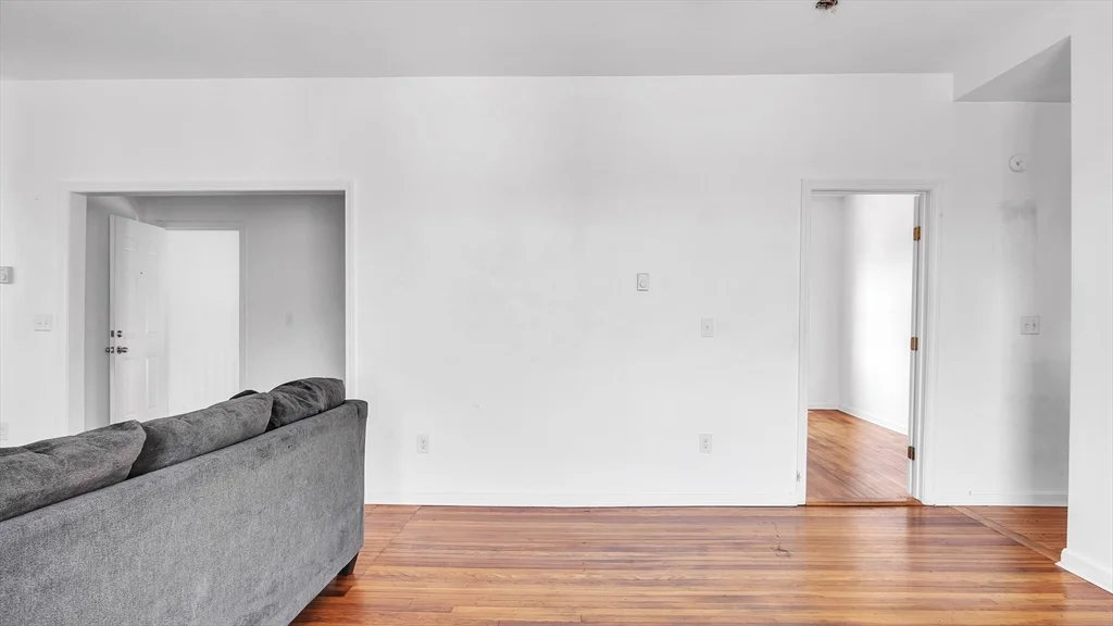 1442 Main St, Worcester