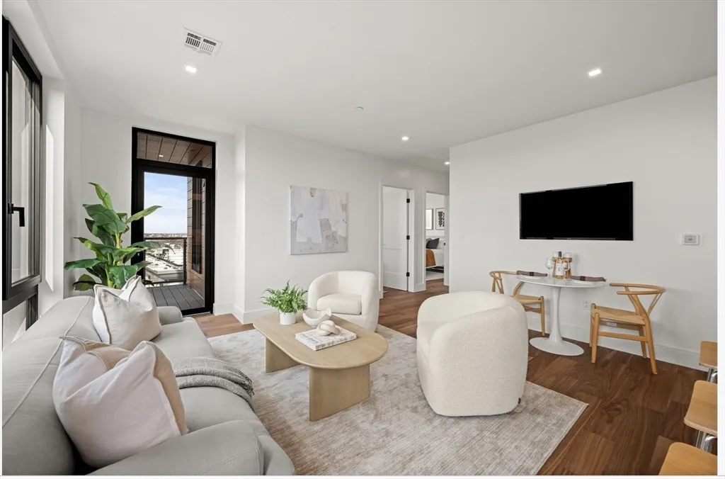 1515 Commonwealth Ave, Brighton