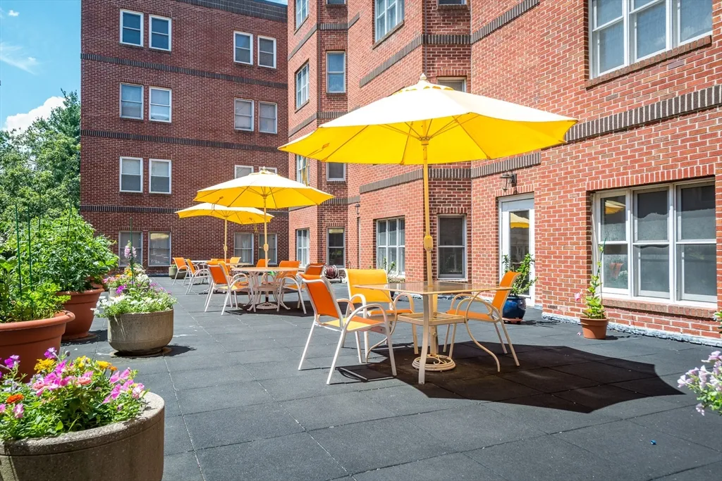 2456 Massachusetts Ave, North Cambridge