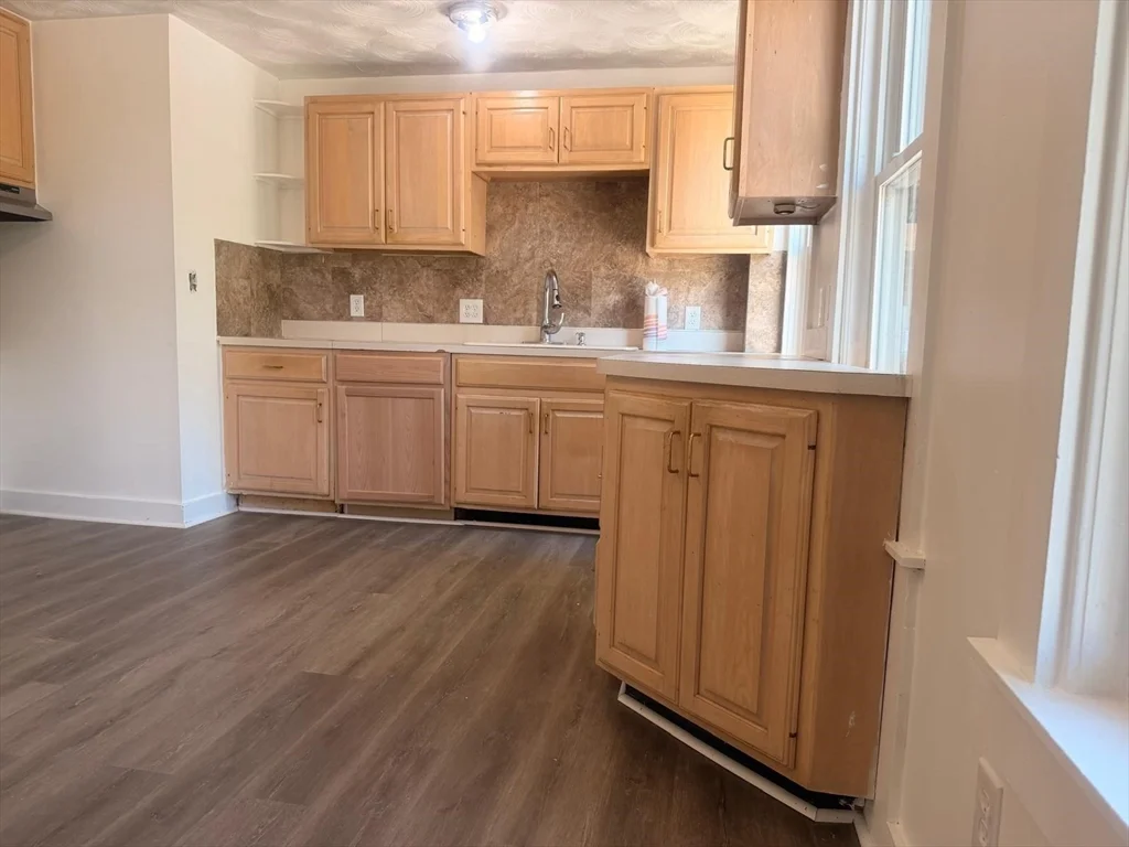 416 Middleboro Ave, Taunton