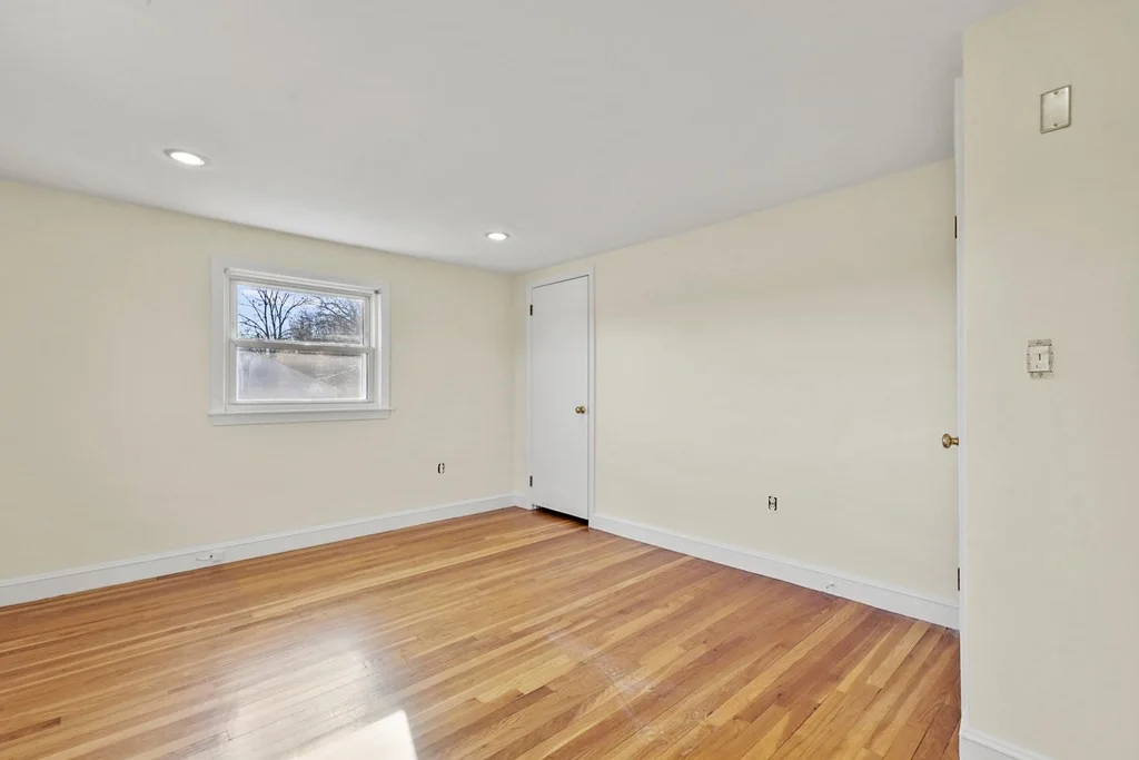 72 Cambridge Rd, Woburn