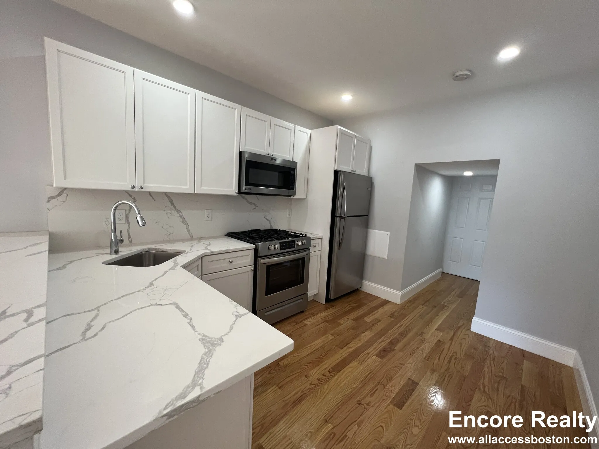 372 Oxford St, Ward Two