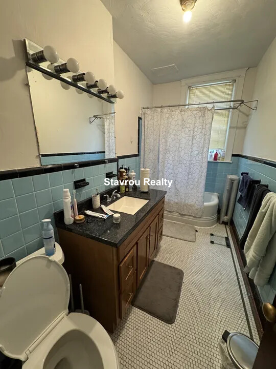 1681 Beacon St, Aspinwall Hill