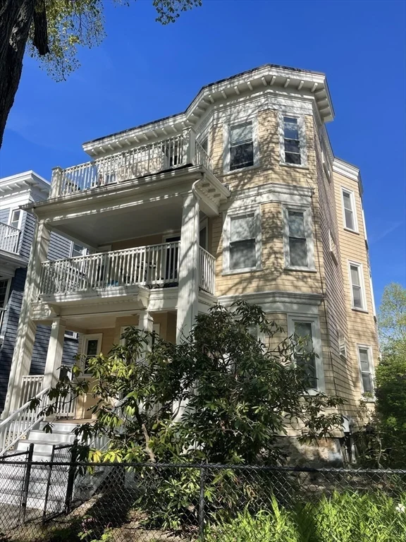 115 Browne St, Coolidge Corner