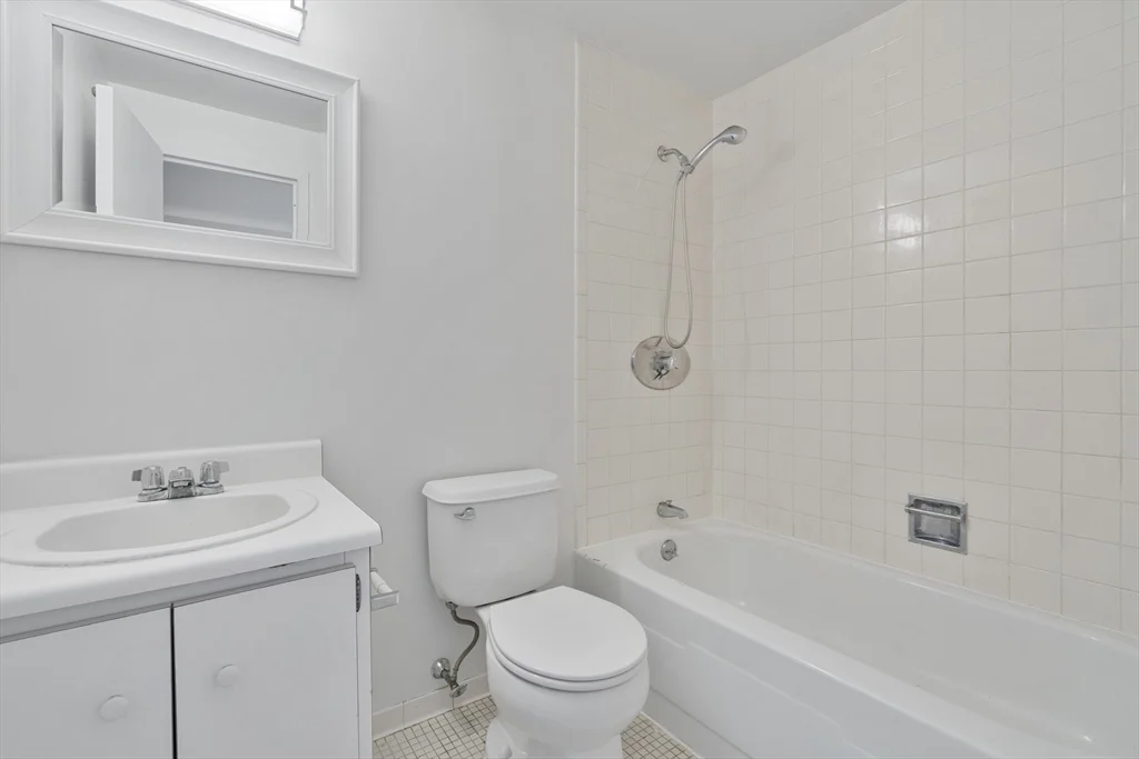 1105 Massachusetts Ave, Harvard Square