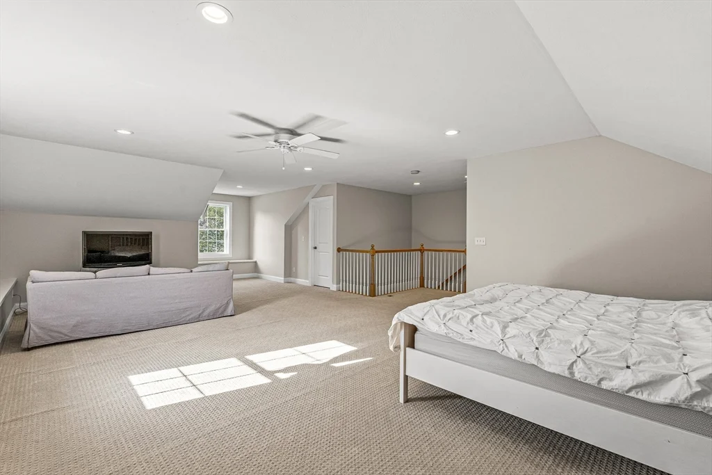 176 Washington St, Reading