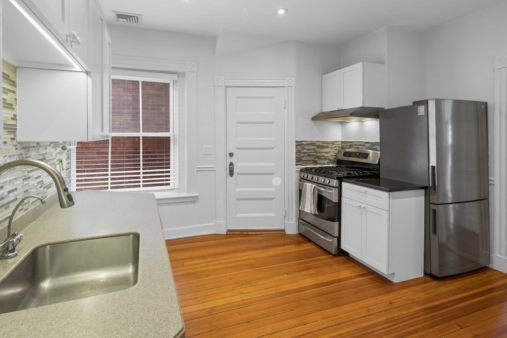 15 Grovenor Rd, Jamaica Plain