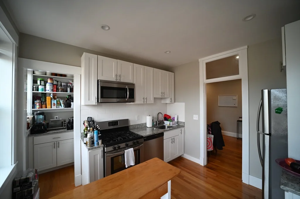 9 Greenway Ct, North Brookline