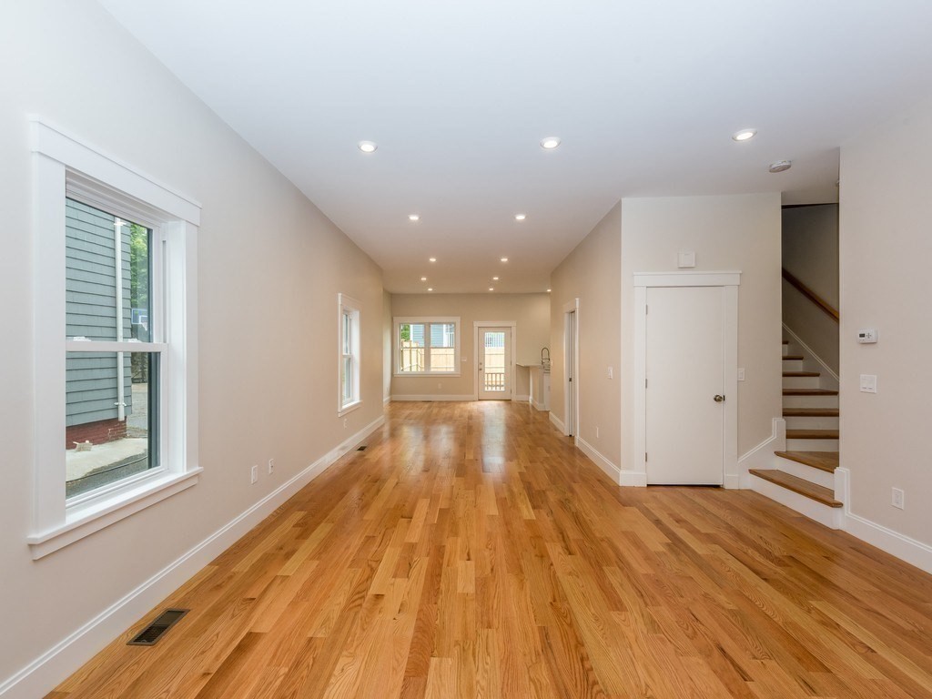 47 Wallace St, Tufts