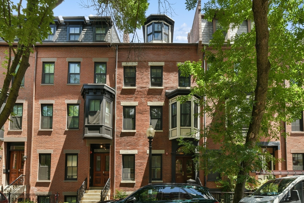 209 W Springfield St, South End