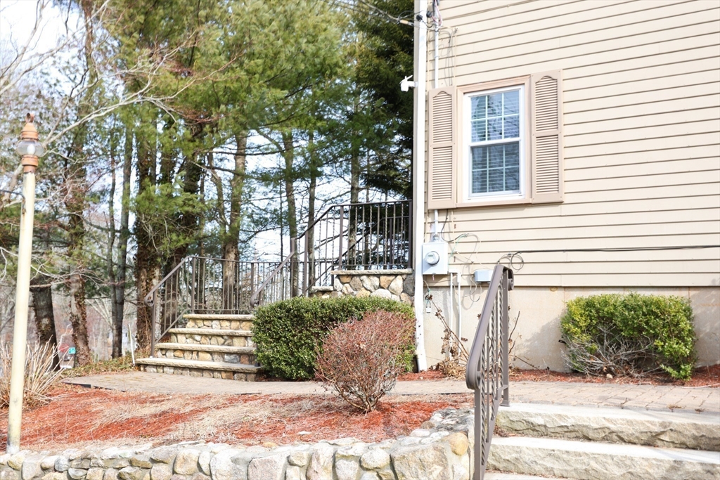 92 James Cir, Mashpee