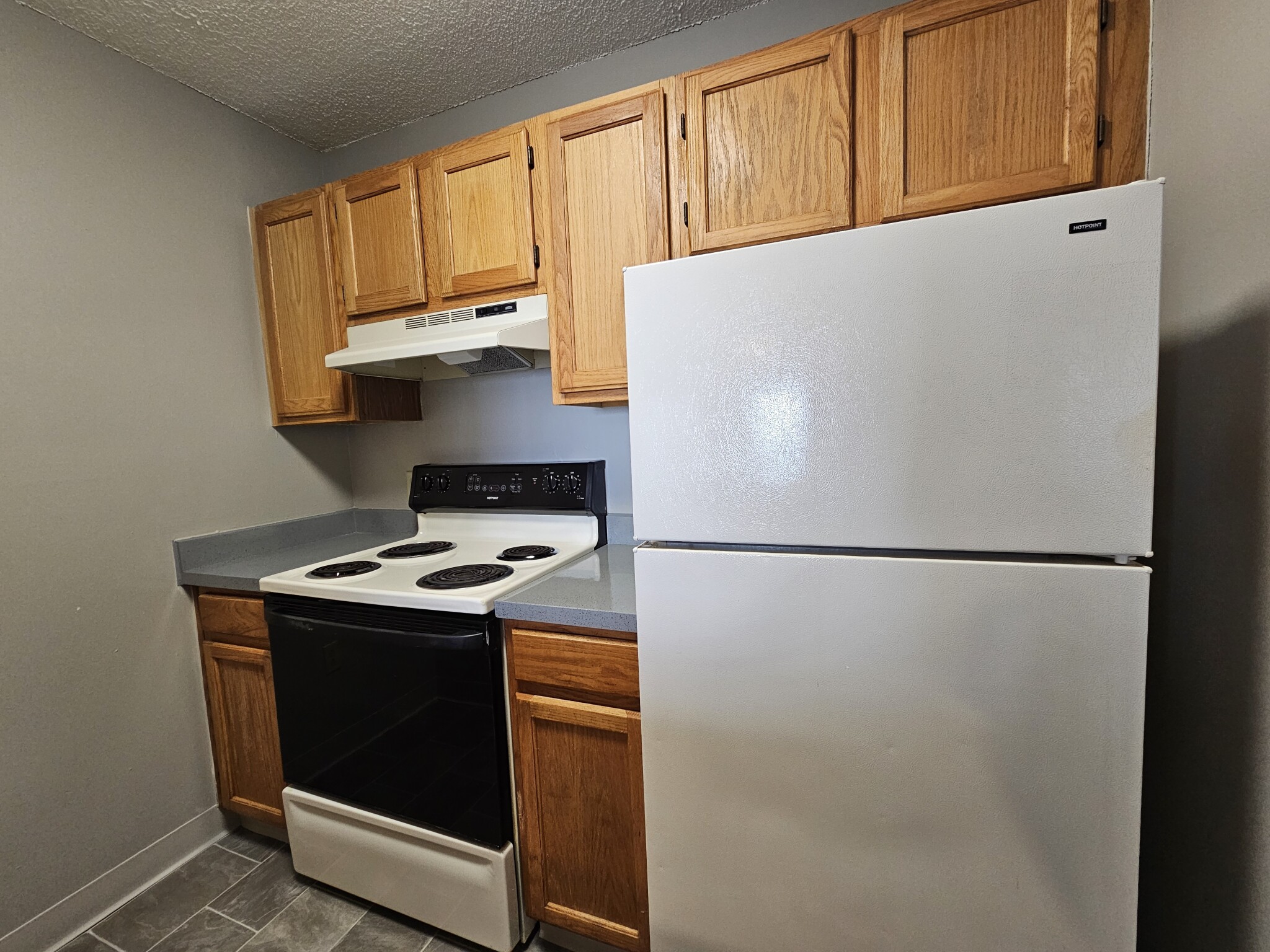 1 South Point Dr, Dorchester
