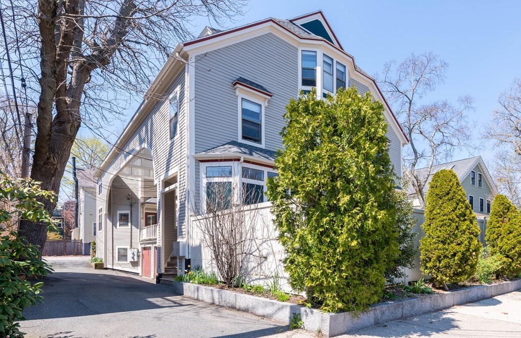 15 Roberts Rd, Harvard Square