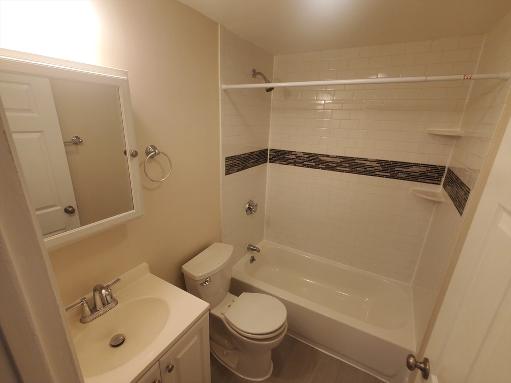 174 Pine St, Holbrook