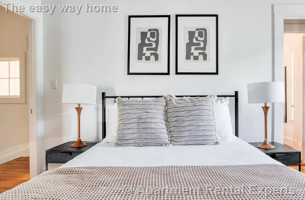 32 Healey St, Harvard Square