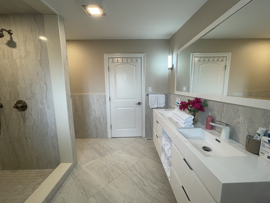 20 Trevalley Rd, Revere