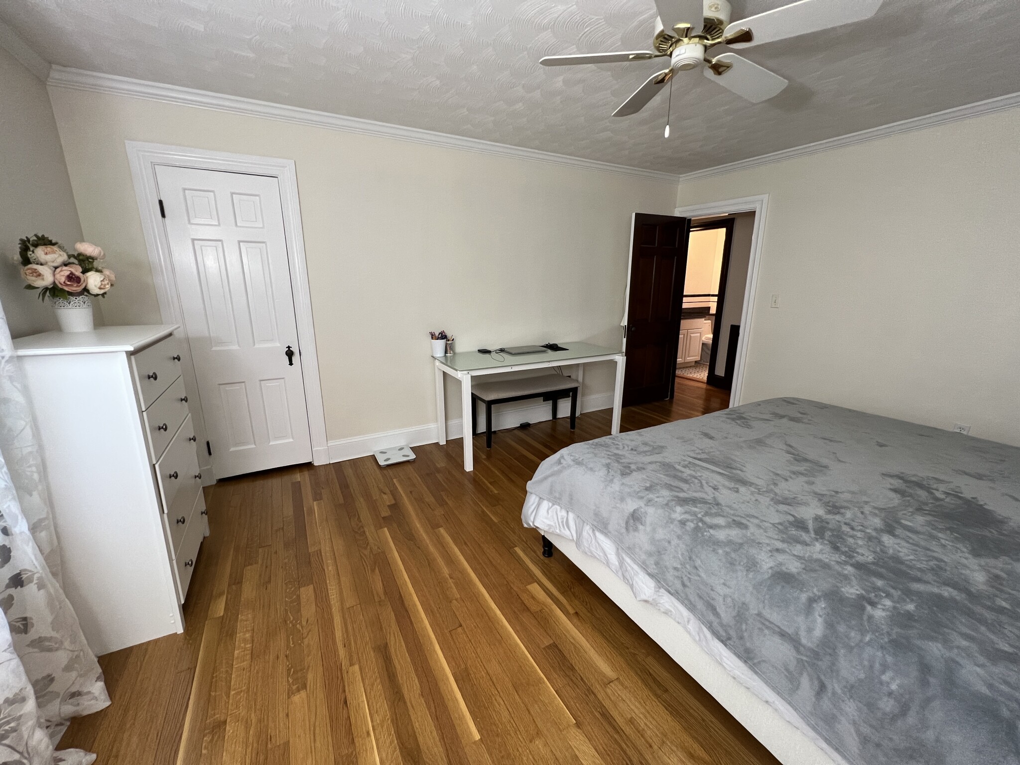 33 Clearwater Rd, Chestnut Hill