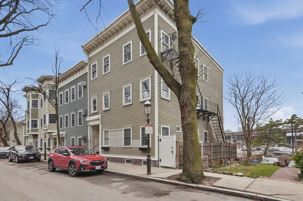 36 Washington St, Charlestown