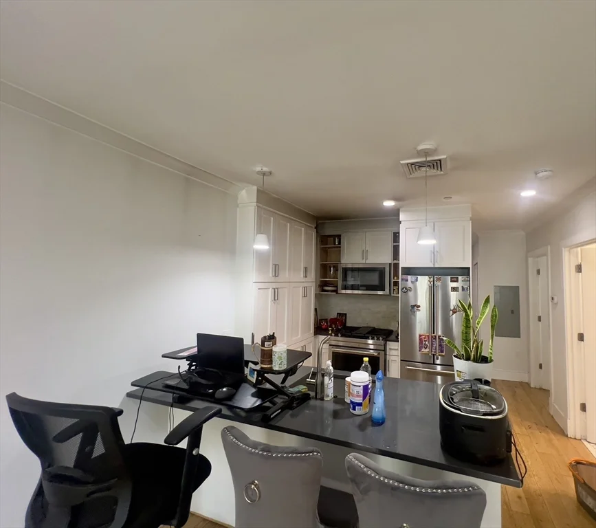 30 Polk St, Charlestown