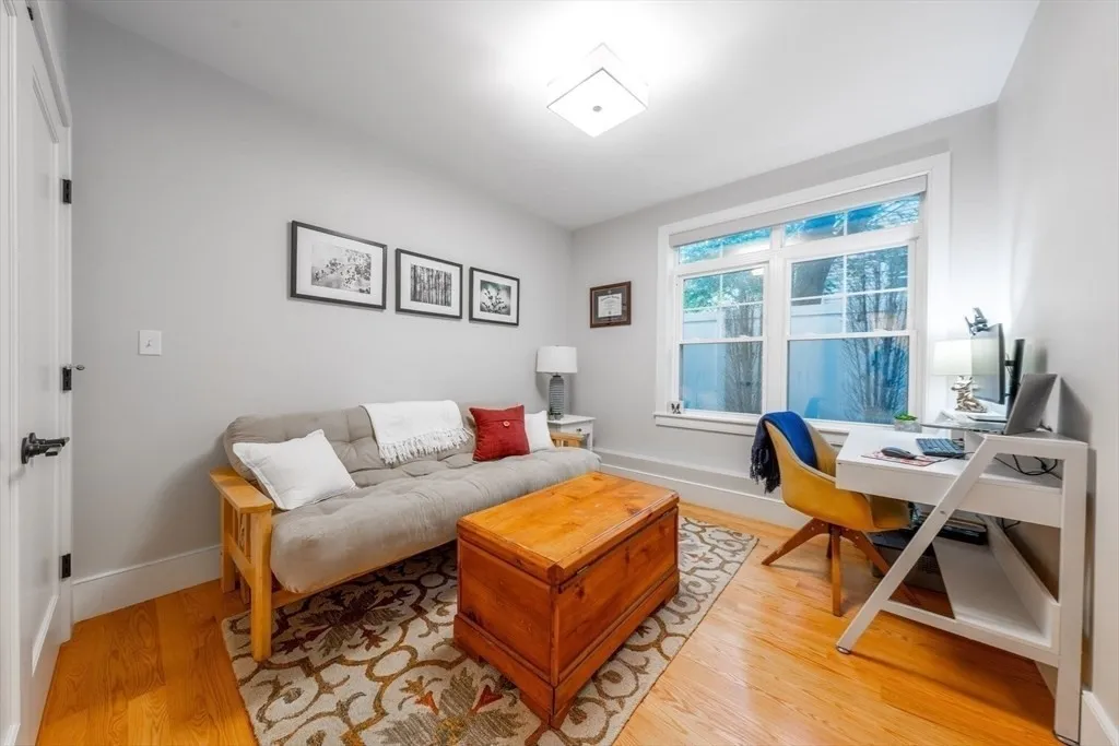 315 College Farm Rd, Waltham