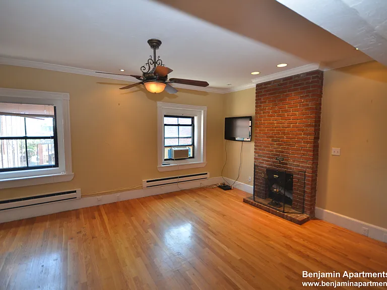 48 Hereford St, Back Bay