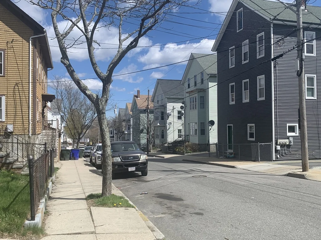 549 Fourth St, Fall River