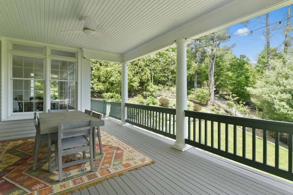 3 Wood Ln, Winchester