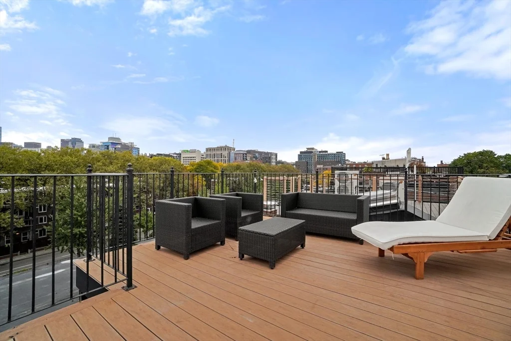 39 Dwight St, South End