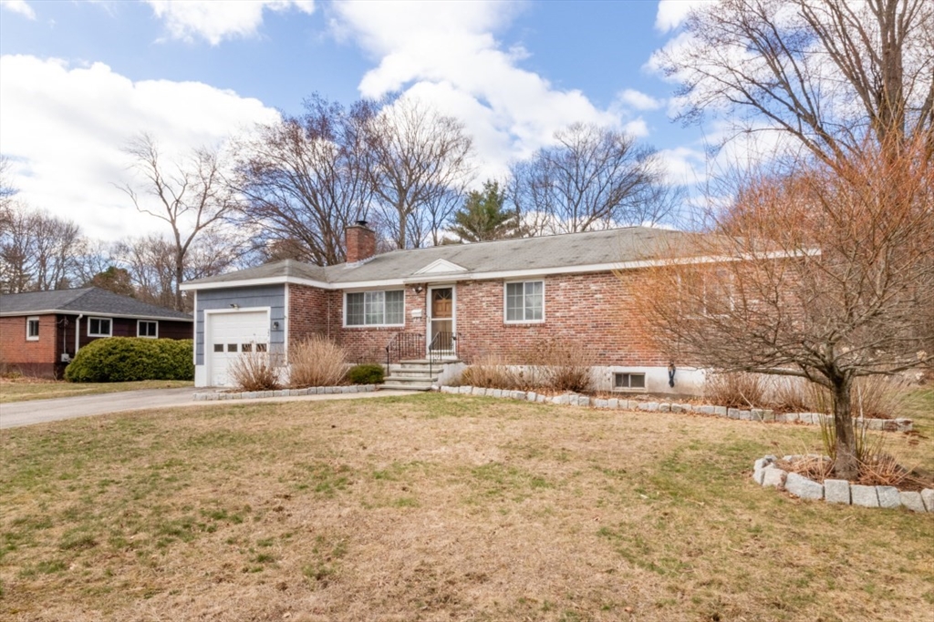 22 Livoli Rd, Framingham