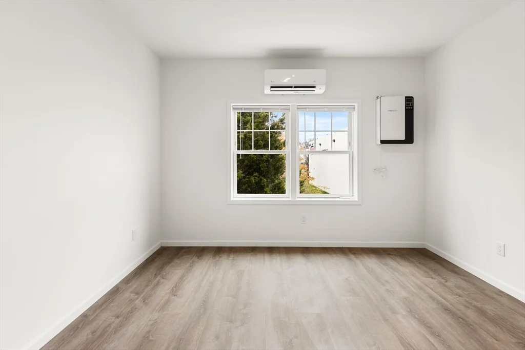 50 R Maplewood Ave, Gloucester