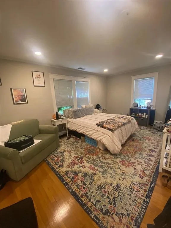 651 Washington St, Oak Square