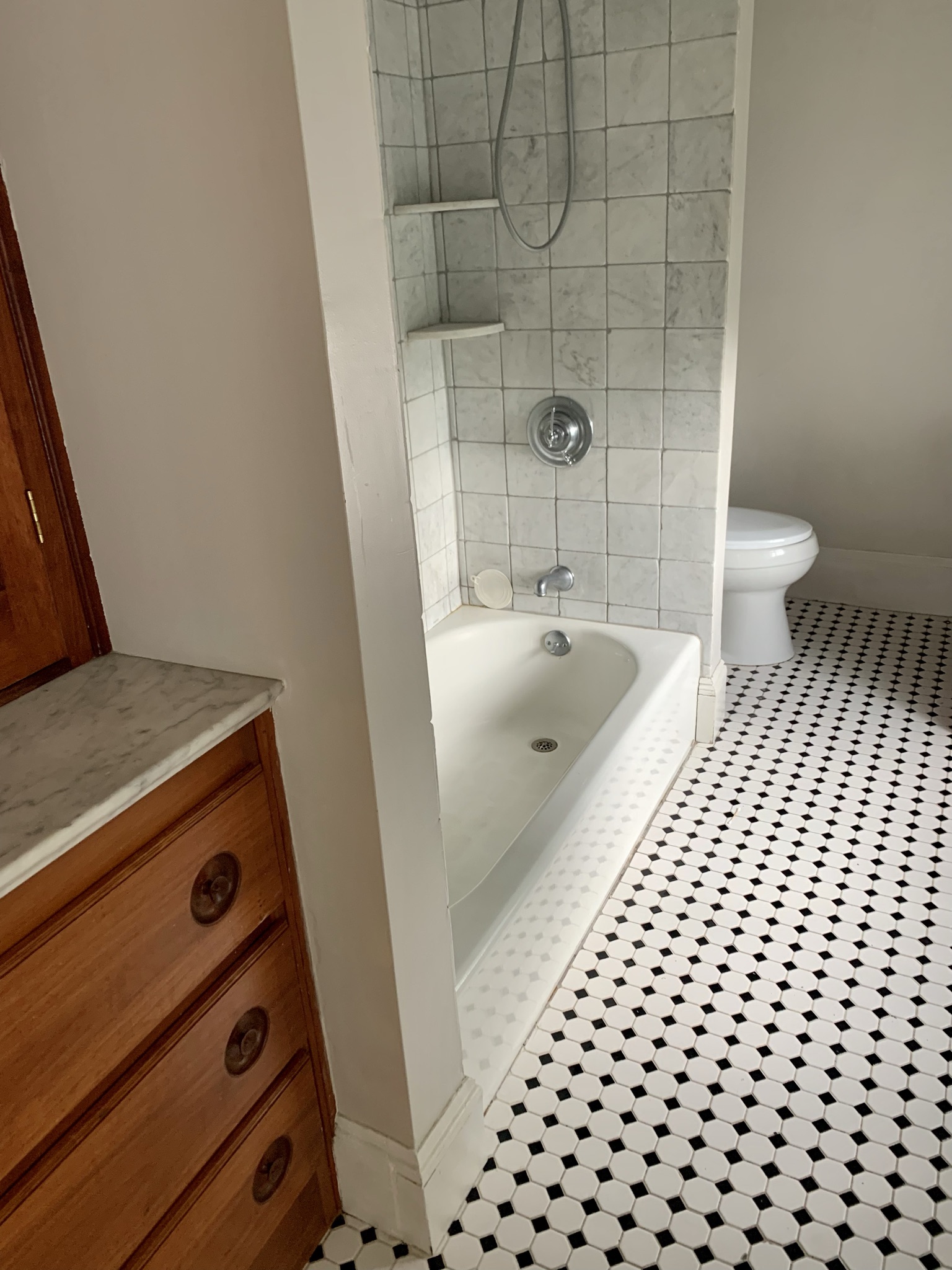 984 Chestnut St, Newton