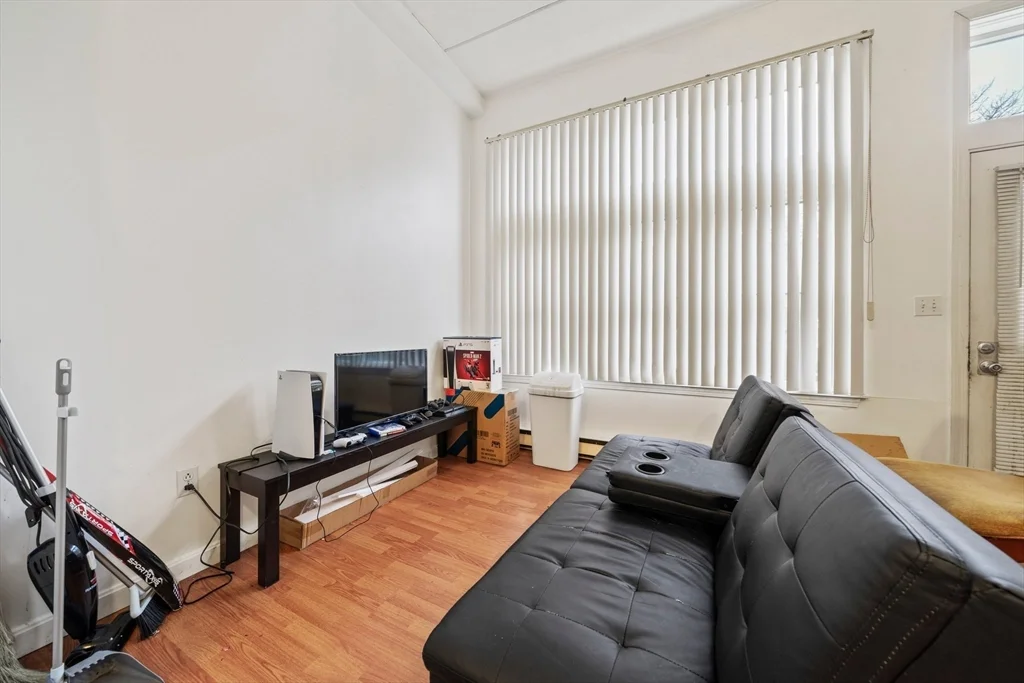 89 Lawn St, Mission Hill