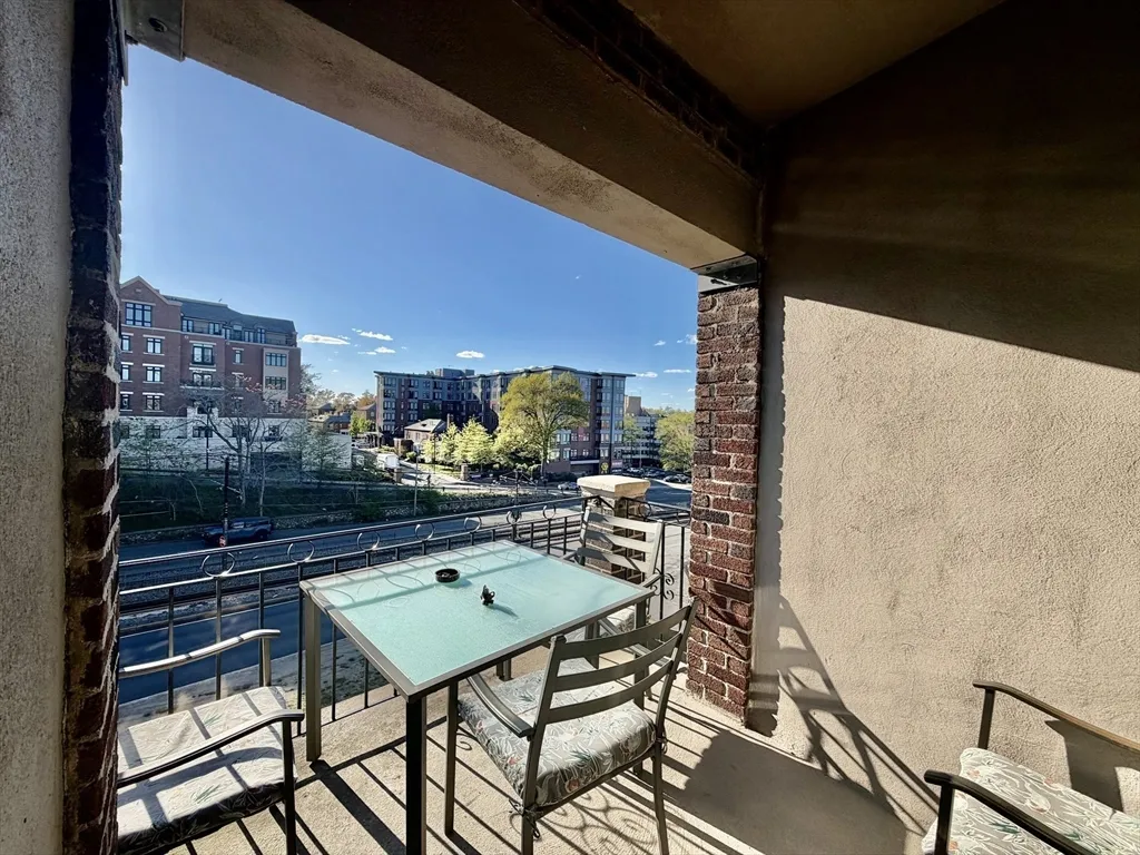 1466 Commonwealth Ave, Brighton