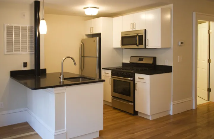 658 Massachusetts Ave, South End