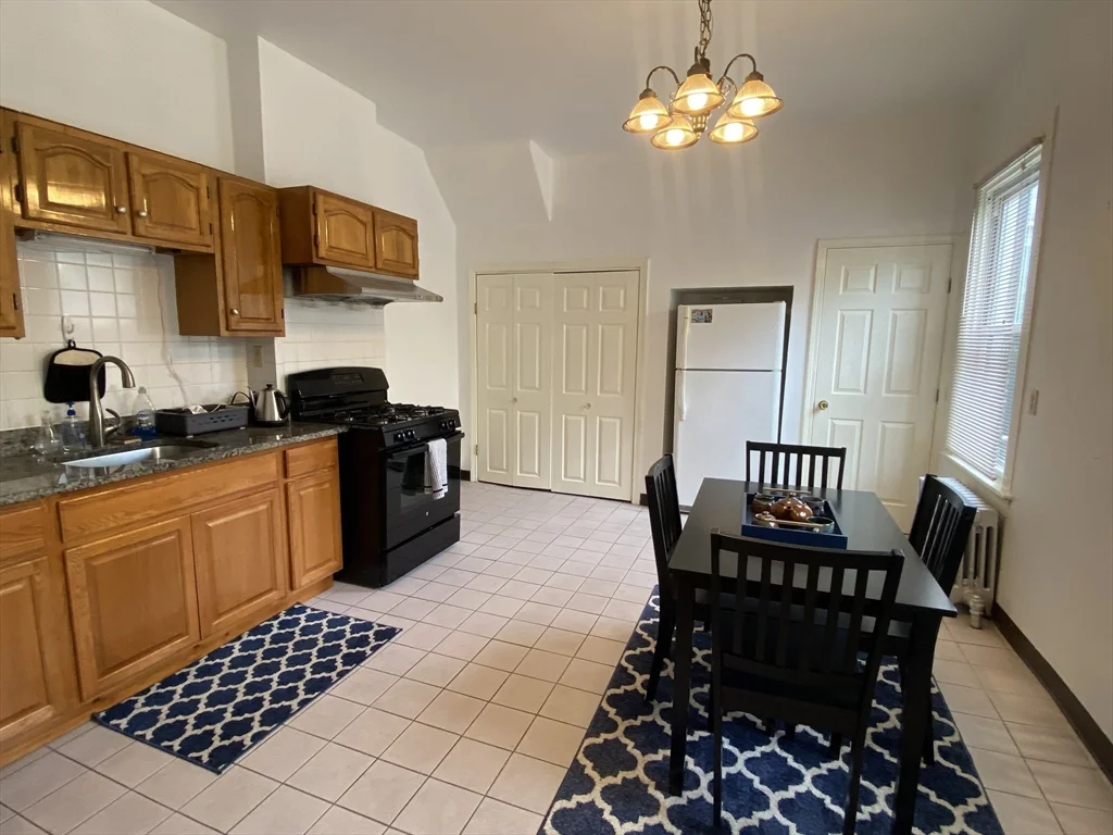 52 Highland Ave, Prospect Hill