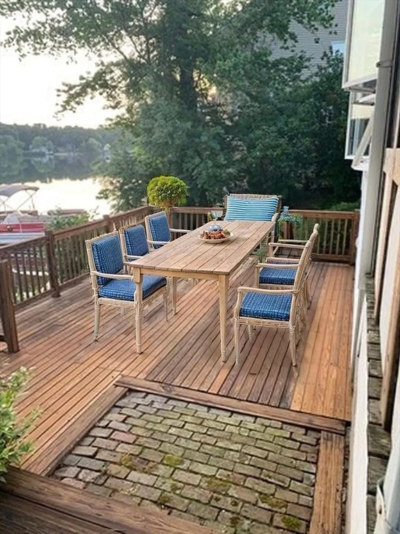 670 Eastside Rd, Wrentham