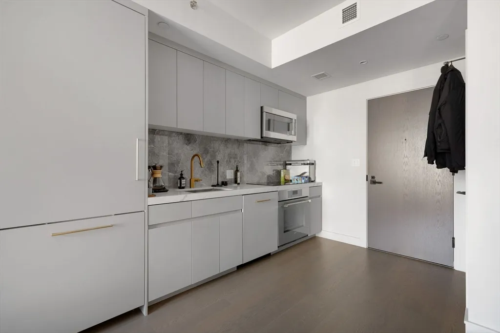 55 Lagrange St, Downtown