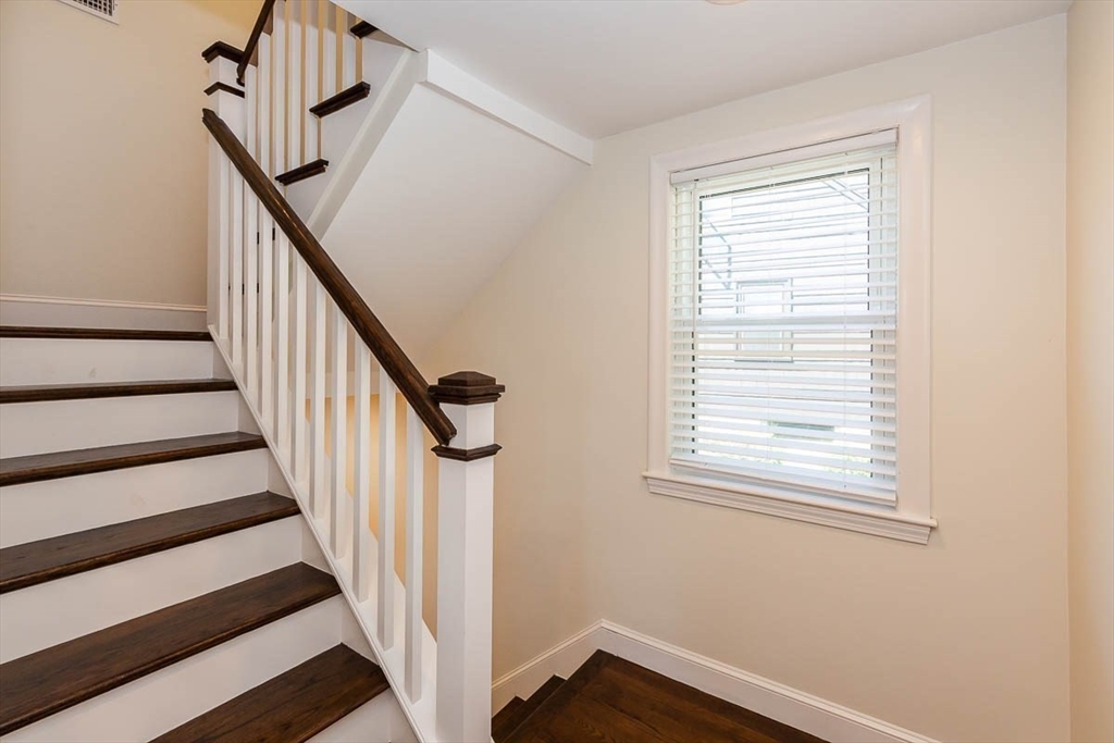 77 Rock Glen, Medford