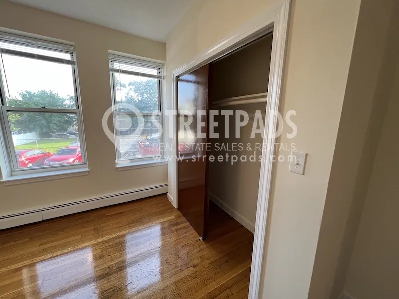 172 North Beacon St, Brighton