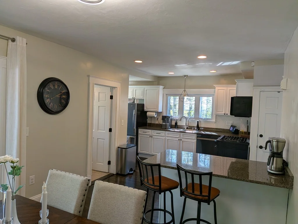 98 Rock Glen Rd, Medford