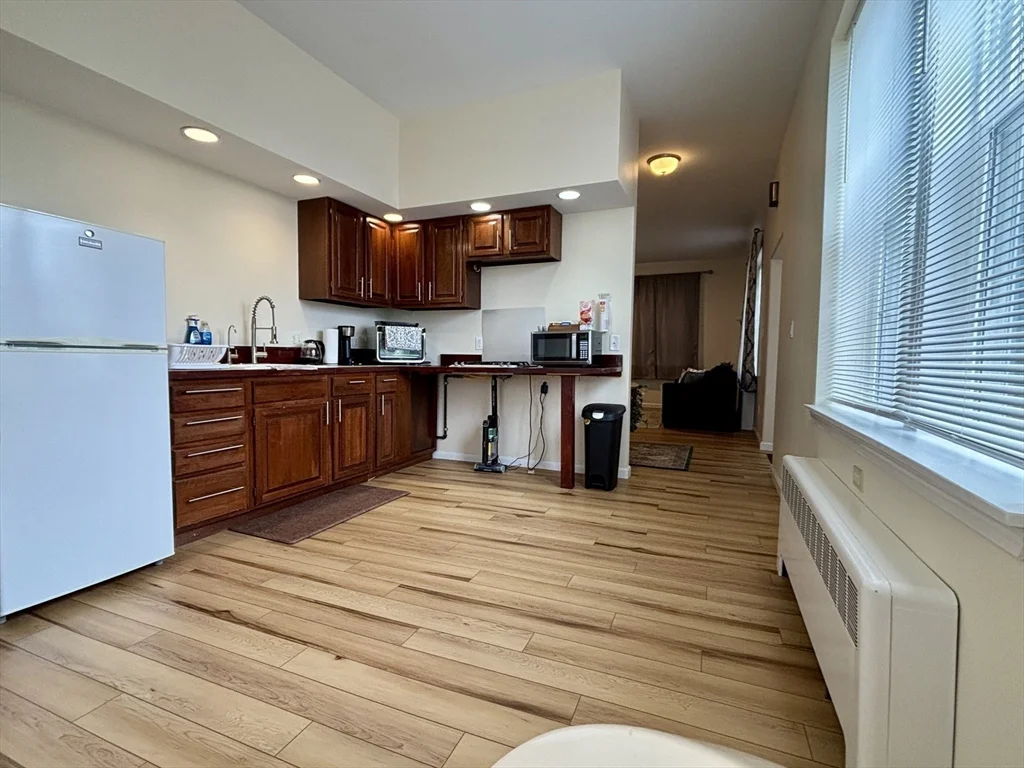 407 Main St, Medford