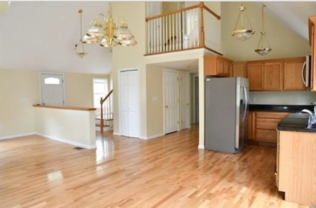 19 Collins Rd, Northborough