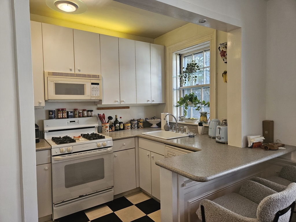 77 Martin St, Neighborhood Nine